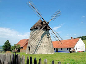 Ветряная мельница. Фото с сайта czech-republic.cc