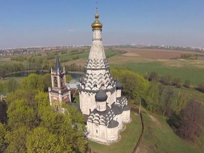 Село Остров, храм Преображения Господня. Фото temples.ru, источник - rublev.com.