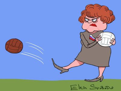 Депутат Тамара Плетнева и "расово чужой" мяч. Карикатура С.Елкина: svoboda.org