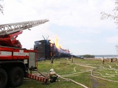 Сгоревшая деревянная церковь XVIII века в Карелии. Фото: ГУ МЧС России по республике Карелия