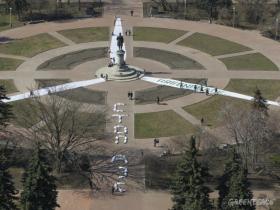 Акция Гинпис России на Воробъевых горах. Фото: greenpeace.org