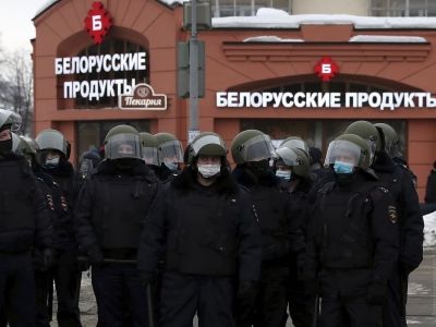 ОМОН у "Белорусских продуктов", 31.01.21. Фото: Reuters